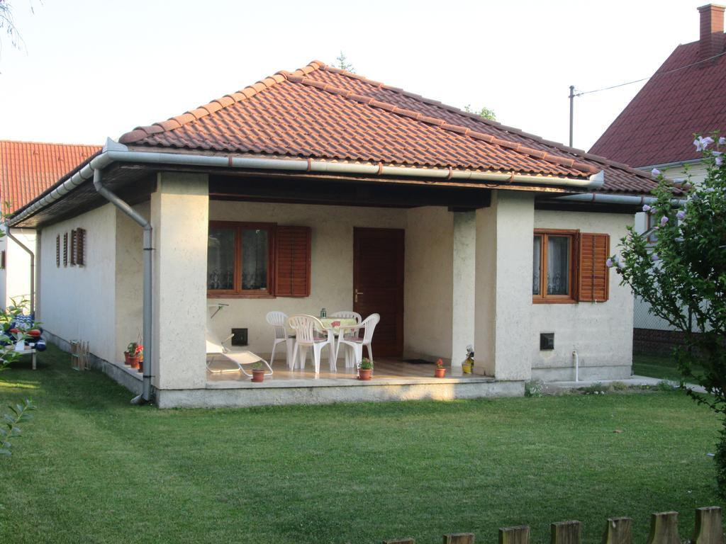 Fenyves Vendégház Balatonfenyves Extérieur photo